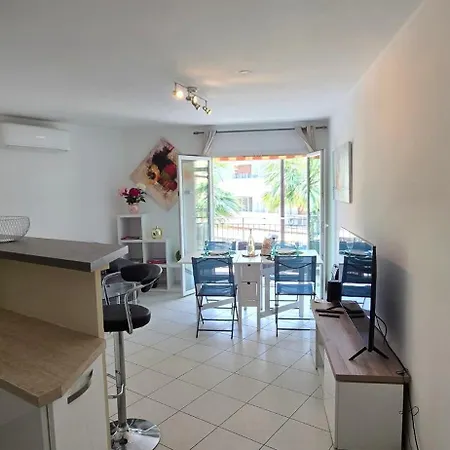 Apartment Comfortable Near The Sea *
