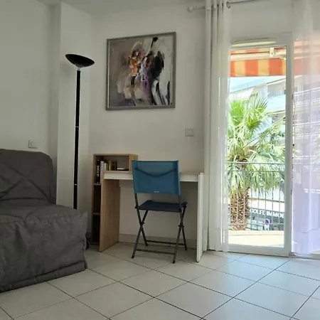 Apartment Comfortable Near The Sea